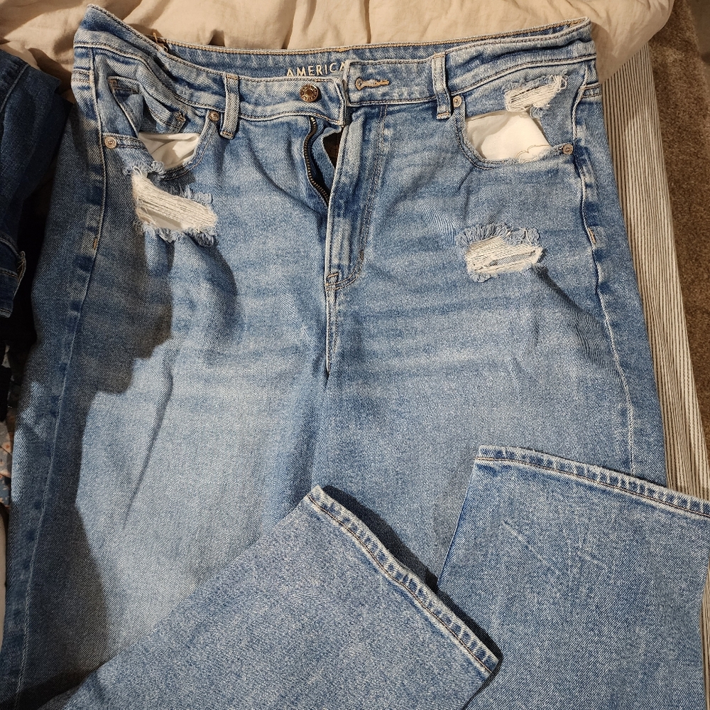 Size 16 regular  ae mom jeans